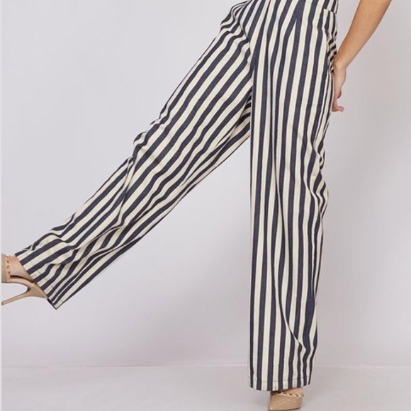 SALE🫶Strappy Back Jumpsuit - Picture 7 of 9